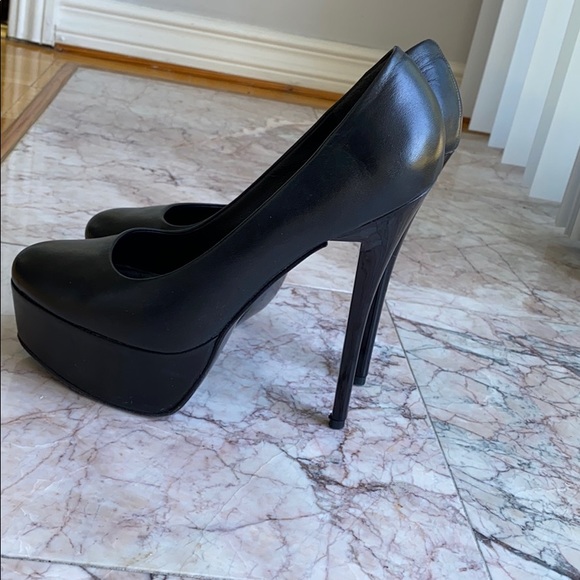 Sarkany Leather Pumps - Picture 1 of 10